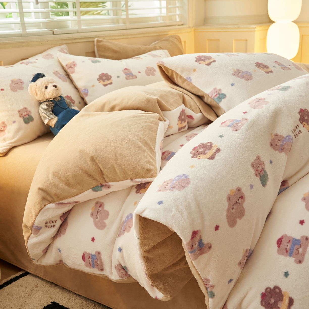 91家纺网 家纺一手货源 找家纺 晨曦家纺 2025新款加厚230克双面牛奶绒卡通可爱法兰绒四件套 熊熊乐园