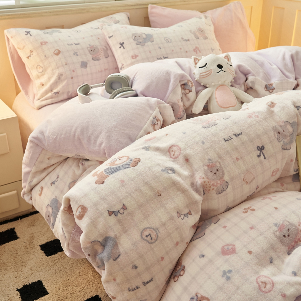 91家纺网 家纺一手货源 找家纺 晨曦家纺 2025新款加厚230克双面牛奶绒卡通可爱法兰绒四件套 动物乐园