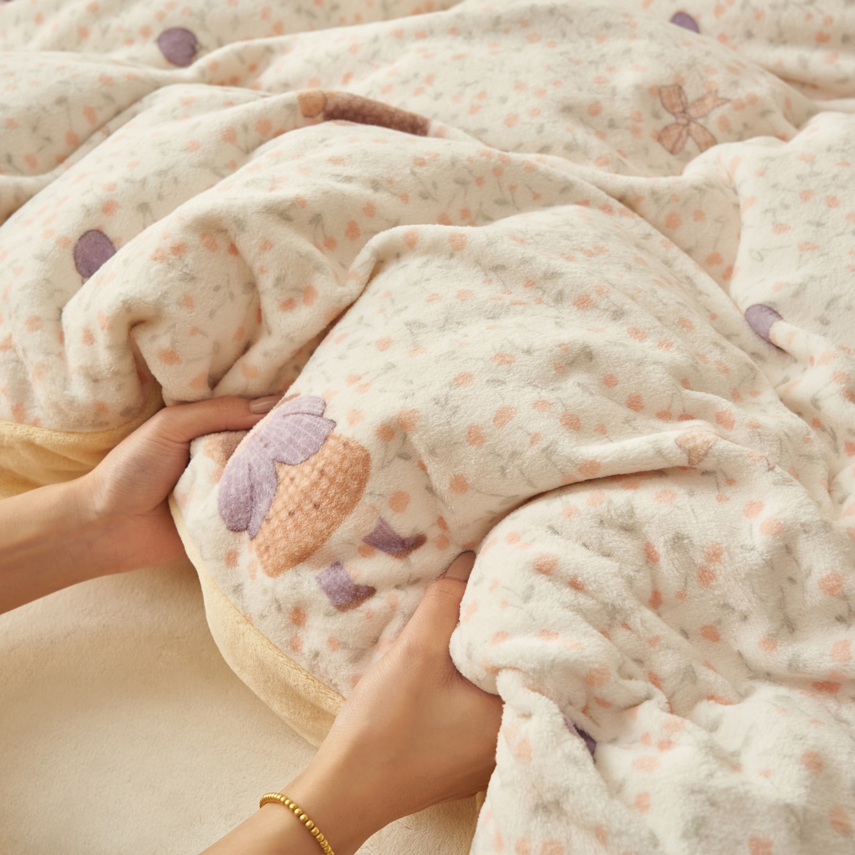 91家纺网 家纺一手货源 找家纺 晨曦家纺 2025新款加厚230克双面牛奶绒卡通可爱法兰绒四件套 可爱女孩