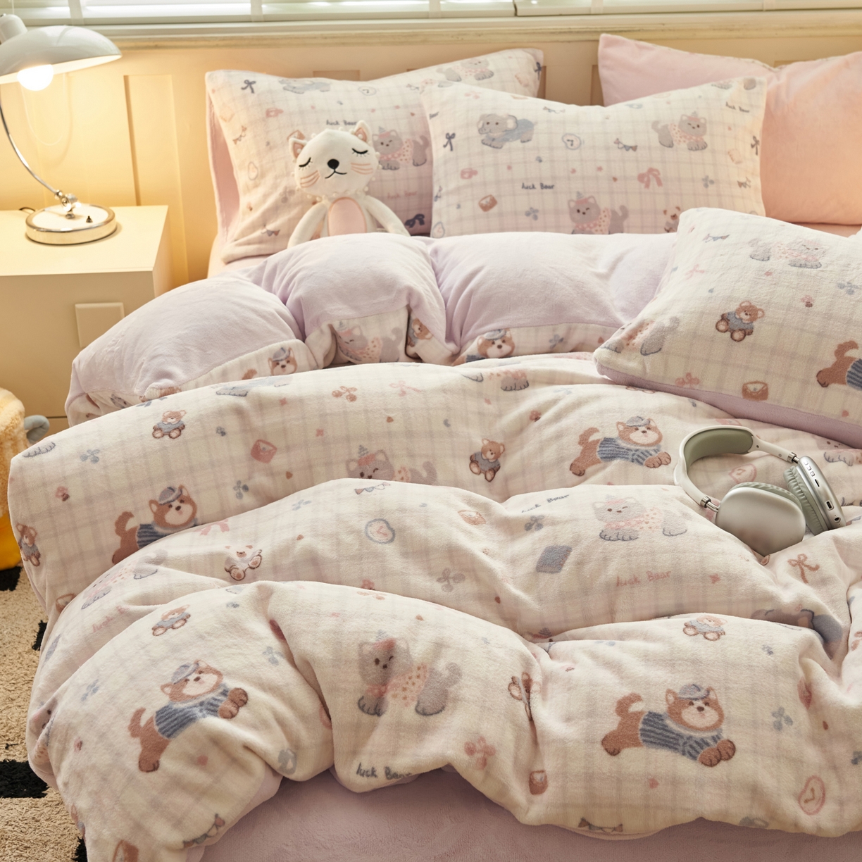 91家纺网 家纺一手货源 找家纺 晨曦家纺 2025新款加厚230克双面牛奶绒卡通可爱法兰绒四件套 动物乐园