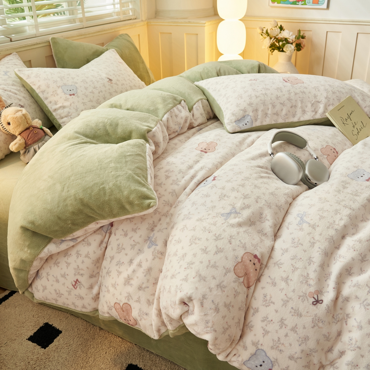 91家纺网 家纺一手货源 找家纺 晨曦家纺 2025新款加厚230克双面牛奶绒卡通可爱法兰绒四件套 鲜花小兔
