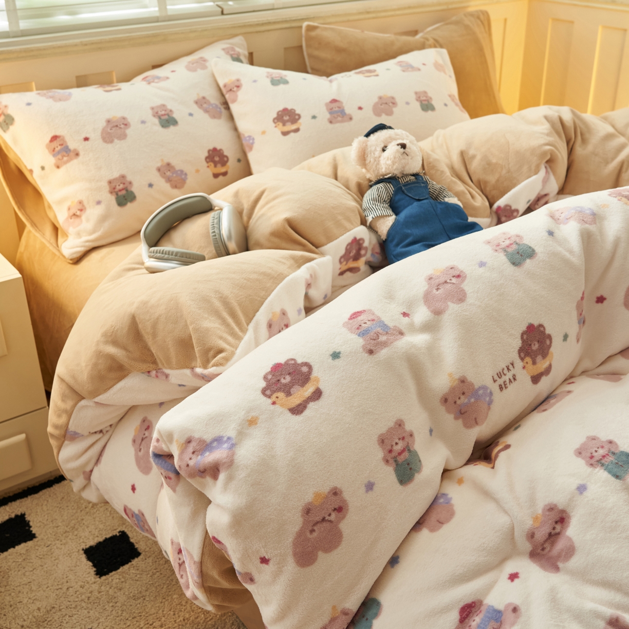 91家纺网 家纺一手货源 找家纺 晨曦家纺 2025新款加厚230克双面牛奶绒卡通可爱法兰绒四件套 熊熊乐园