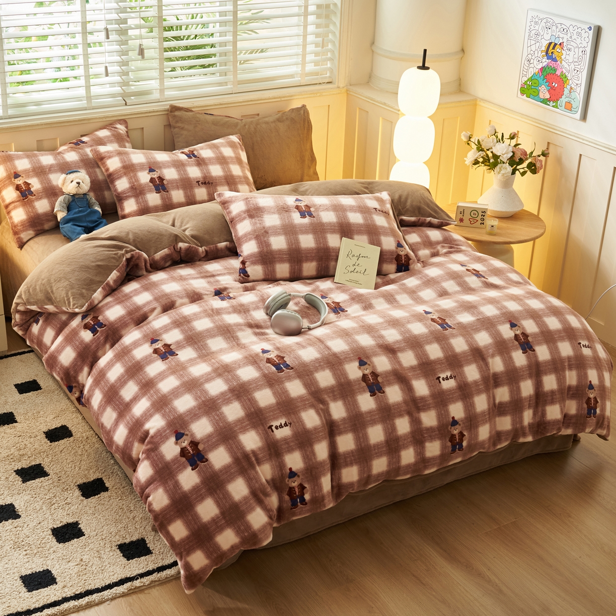 91家纺网 家纺一手货源 找家纺 晨曦家纺 2025新款加厚230克双面牛奶绒卡通可爱法兰绒四件套 英伦小熊