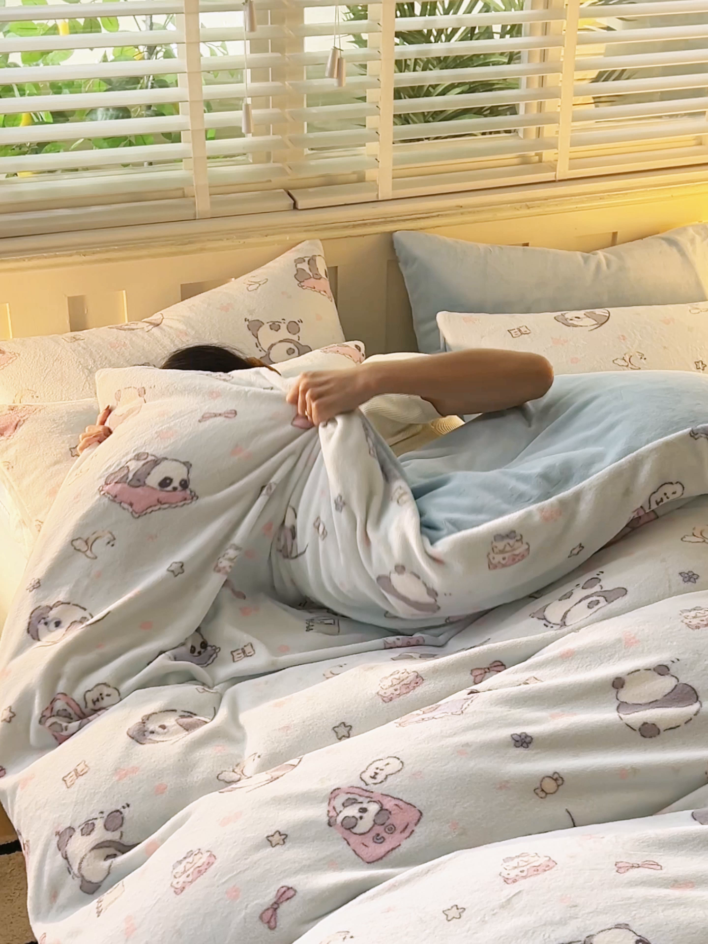 91家纺网 家纺一手货源 找家纺 晨曦家纺 2025新款加厚230克双面牛奶绒卡通可爱法兰绒四件套 可爱熊猫