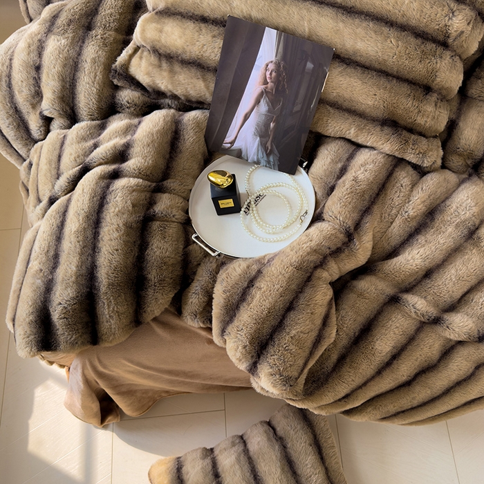91家纺网 家纺一手货源 找家纺 佰亿莱 2025新款兔兔绒牛奶绒加厚兔毛毯保暖毯子 咖啡