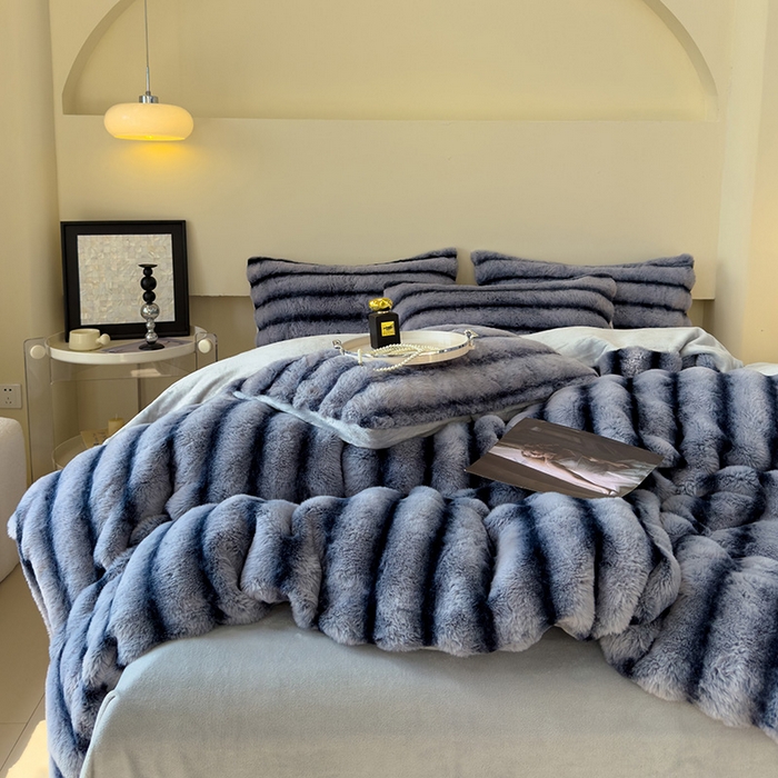 91家纺网 家纺一手货源 找家纺 佰亿莱 2025新款兔兔绒牛奶绒加厚兔毛毯保暖毯子 蓝灰