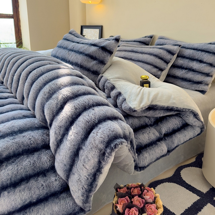 91家纺网 家纺一手货源 找家纺 佰亿莱 2025新款兔兔绒牛奶绒加厚兔毛毯保暖毯子 蓝灰
