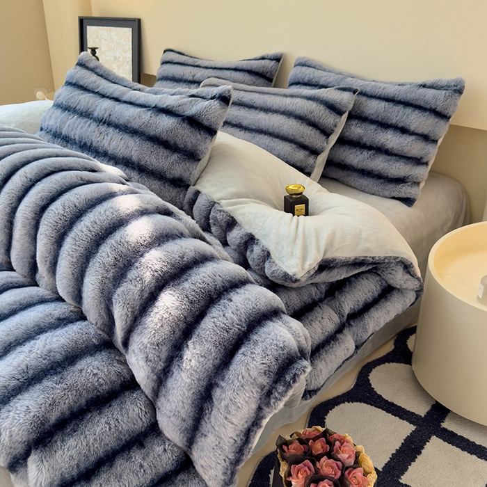 91家纺网 家纺一手货源 找家纺 佰亿莱 2025新款兔兔绒牛奶绒加厚兔毛毯保暖毯子 蓝灰