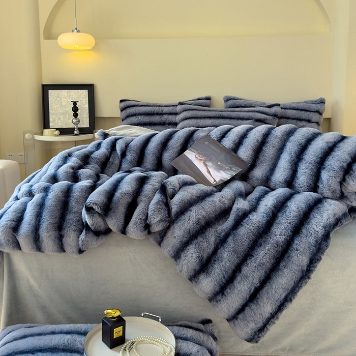 91家纺网 家纺一手货源 找家纺 佰亿莱 2025新款兔兔绒牛奶绒加厚兔毛毯保暖毯子 蓝灰