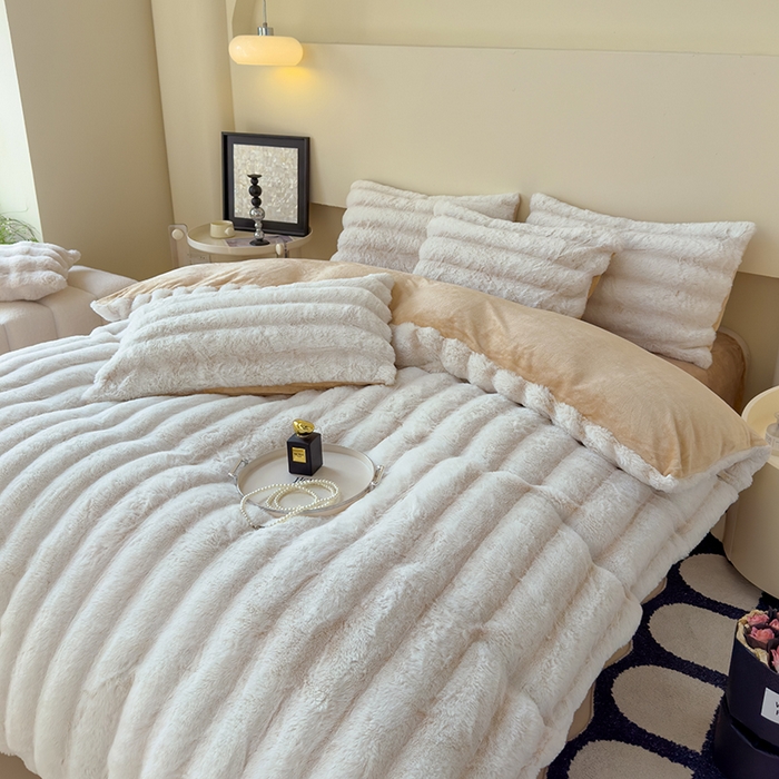 91家纺网 家纺一手货源 找家纺 佰亿莱 2025新款兔兔绒牛奶绒加厚兔毛毯保暖毯子 米白