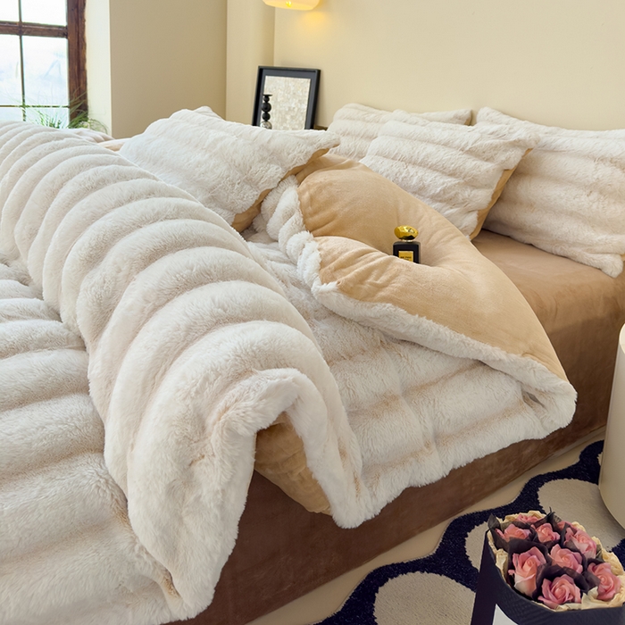 91家纺网 家纺一手货源 找家纺 佰亿莱 2025新款兔兔绒牛奶绒加厚兔毛毯保暖毯子 米白