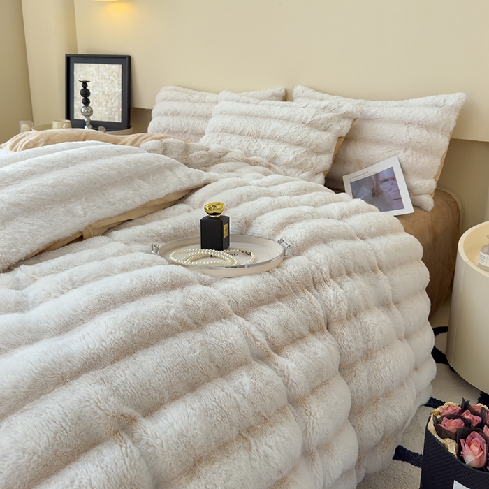 91家纺网 家纺一手货源 找家纺 佰亿莱 2025新款兔兔绒牛奶绒加厚兔毛毯保暖毯子 米白