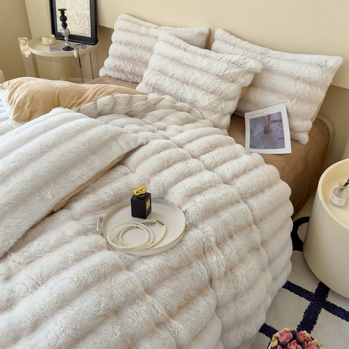 91家纺网 家纺一手货源 找家纺 佰亿莱 2025新款兔兔绒牛奶绒加厚兔毛毯保暖毯子 米白