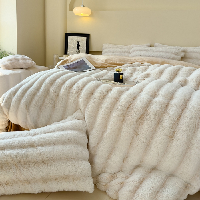 91家纺网 家纺一手货源 找家纺 佰亿莱 2025新款兔兔绒牛奶绒加厚兔毛毯保暖毯子 米白