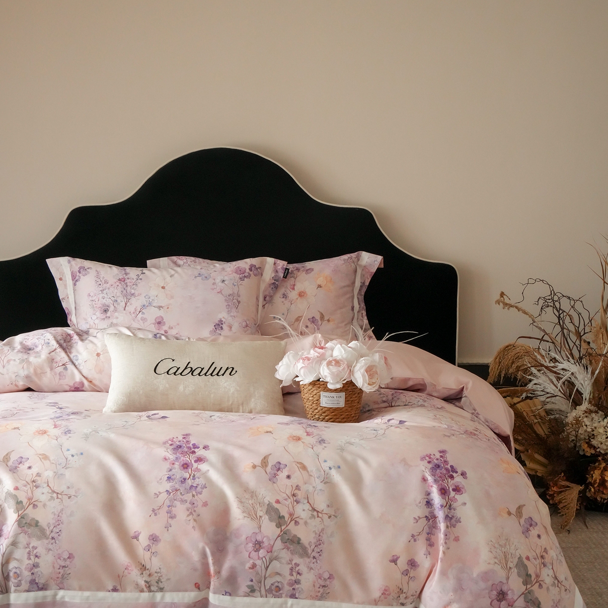 91家纺网 家纺一手货源 找家纺 卡巴伦家纺 2025新款50S超细旦全棉数码印花款四件套（控价298） 花晨月夕-温柔粉风格二