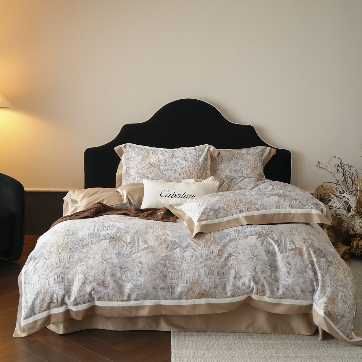 卡巴伦家纺 2025新款超细旦天丝棉数码印花四件套-花卉（控价328） 丛林福宝（女王褐）