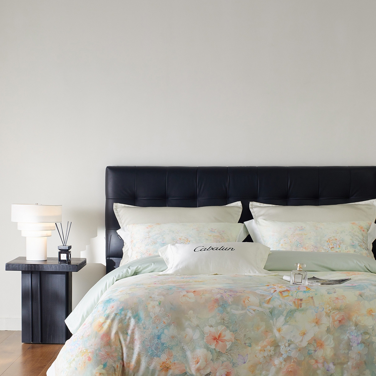 91家纺网 家纺一手货源 找家纺 卡巴伦家纺 2025新款50S超细旦全棉数码印花款四件套（控价298） 花精灵-绿