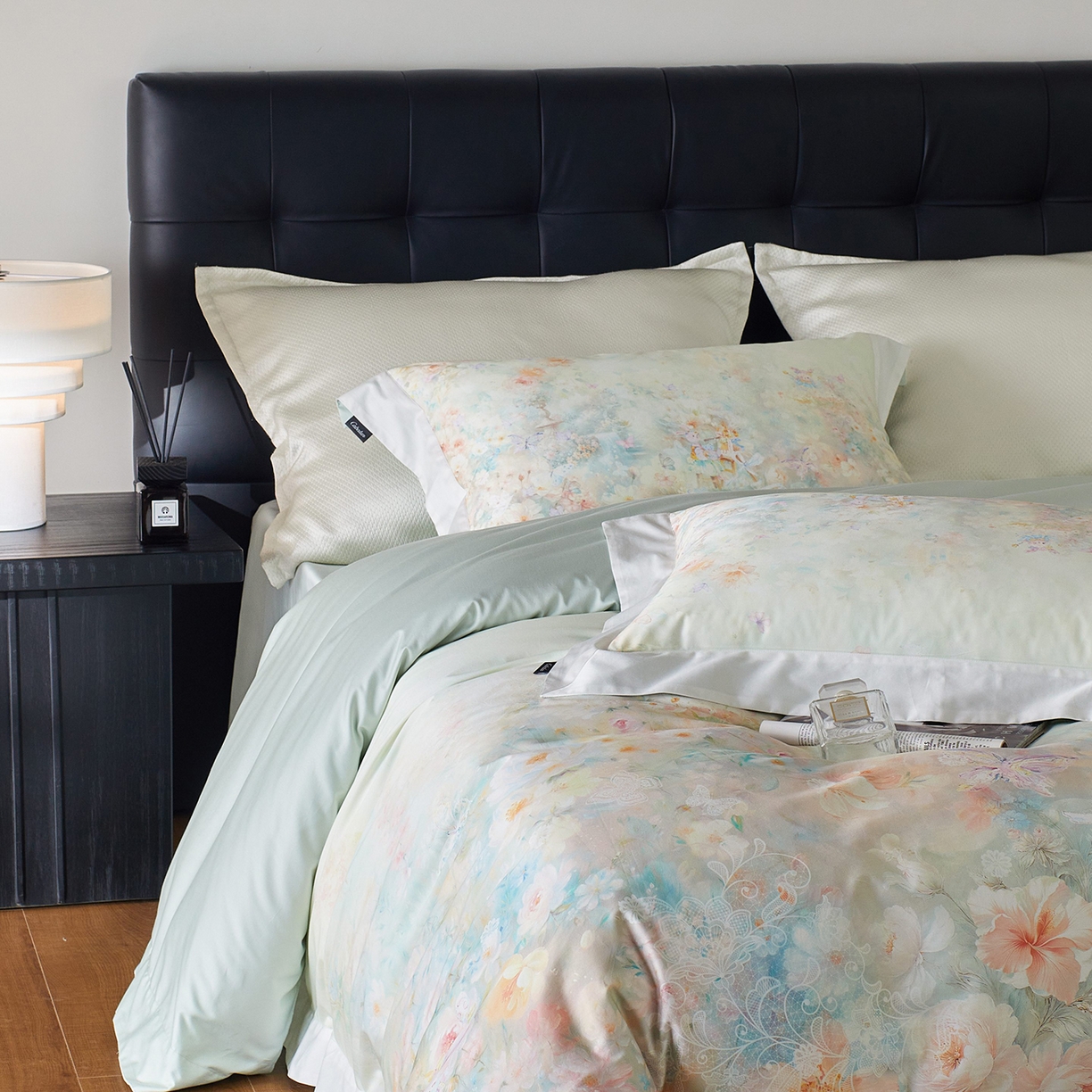 91家纺网 家纺一手货源 找家纺 卡巴伦家纺 2025新款50S超细旦全棉数码印花款四件套（控价298） 花精灵-绿