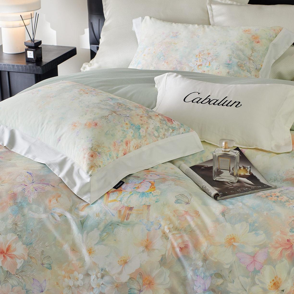 91家纺网 家纺一手货源 找家纺 卡巴伦家纺 2025新款50S超细旦全棉数码印花款四件套（控价298） 花精灵-绿