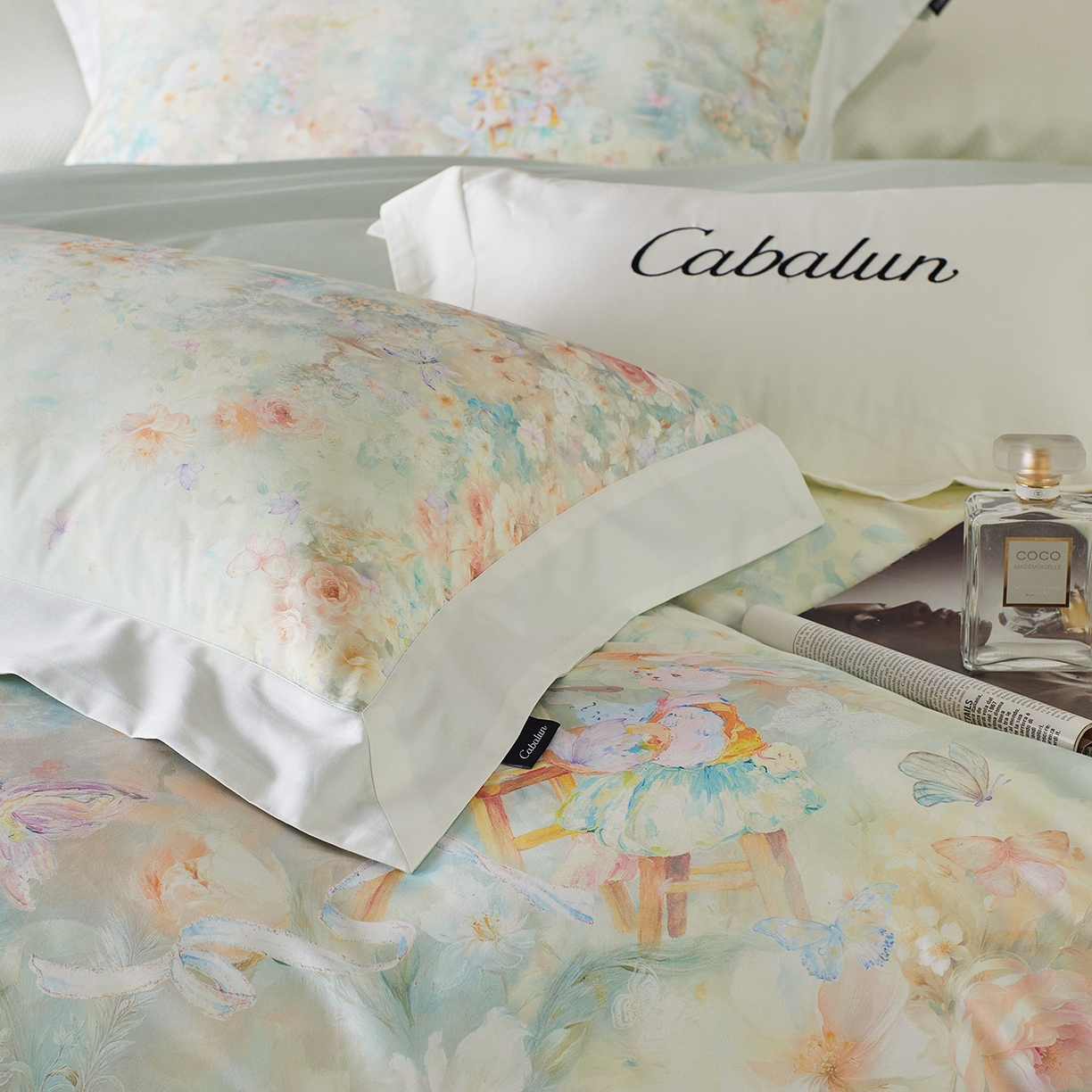 91家纺网 家纺一手货源 找家纺 卡巴伦家纺 2025新款50S超细旦全棉数码印花款四件套（控价298） 花精灵-绿