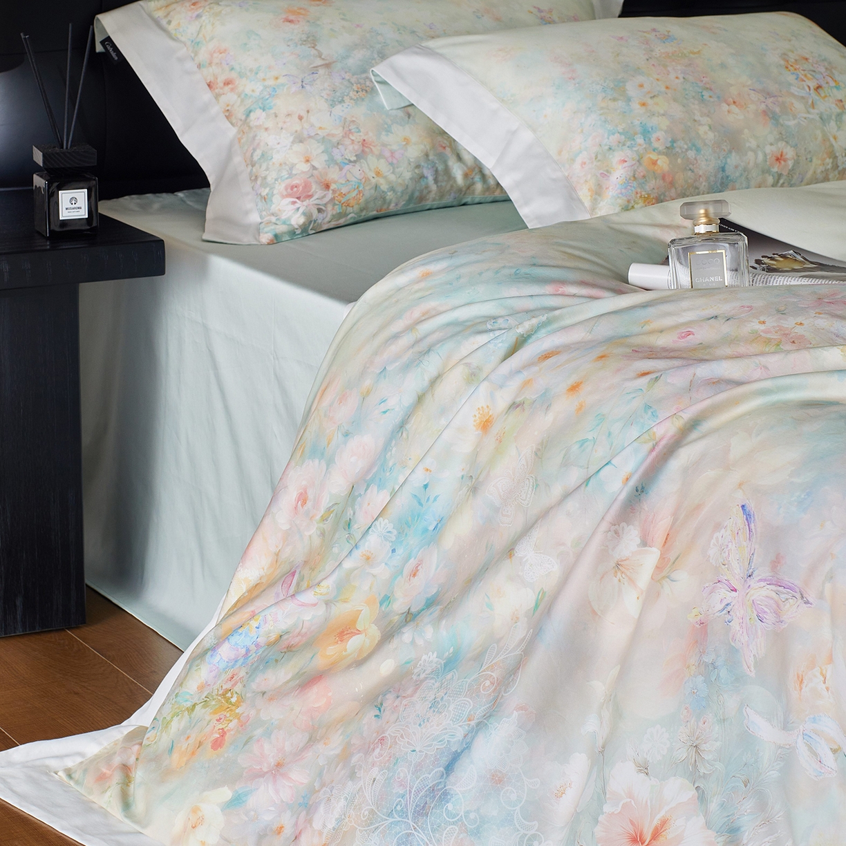 91家纺网 家纺一手货源 找家纺 卡巴伦家纺 2025新款50S超细旦全棉数码印花款四件套（控价298） 花精灵-绿