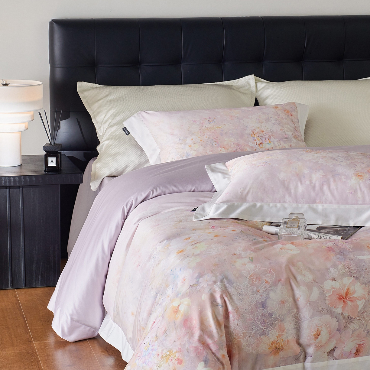 91家纺网 家纺一手货源 找家纺 卡巴伦家纺 2025新款50S超细旦全棉数码印花款四件套（控价298） 花精灵-紫