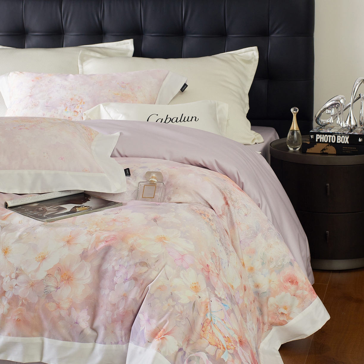 91家纺网 家纺一手货源 找家纺 卡巴伦家纺 2025新款50S超细旦全棉数码印花款四件套（控价298） 花精灵-紫