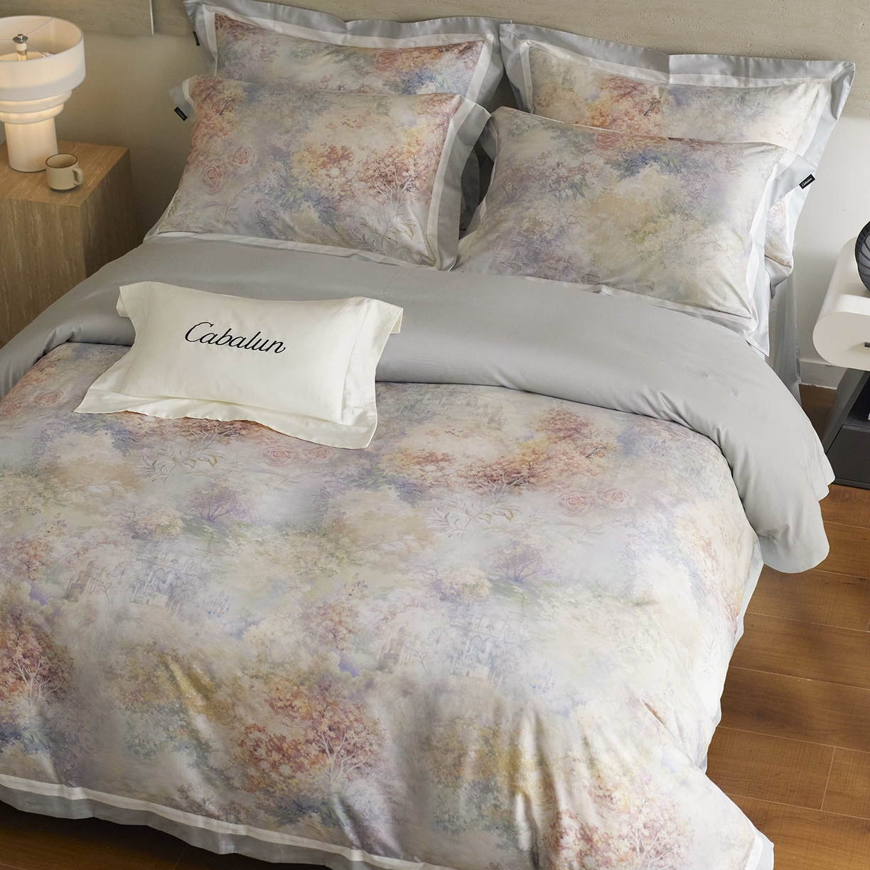 91家纺网 家纺一手货源 找家纺 卡巴伦家纺 2025新款50S超细旦全棉数码印花款四件套（控价298） 花镜-兰