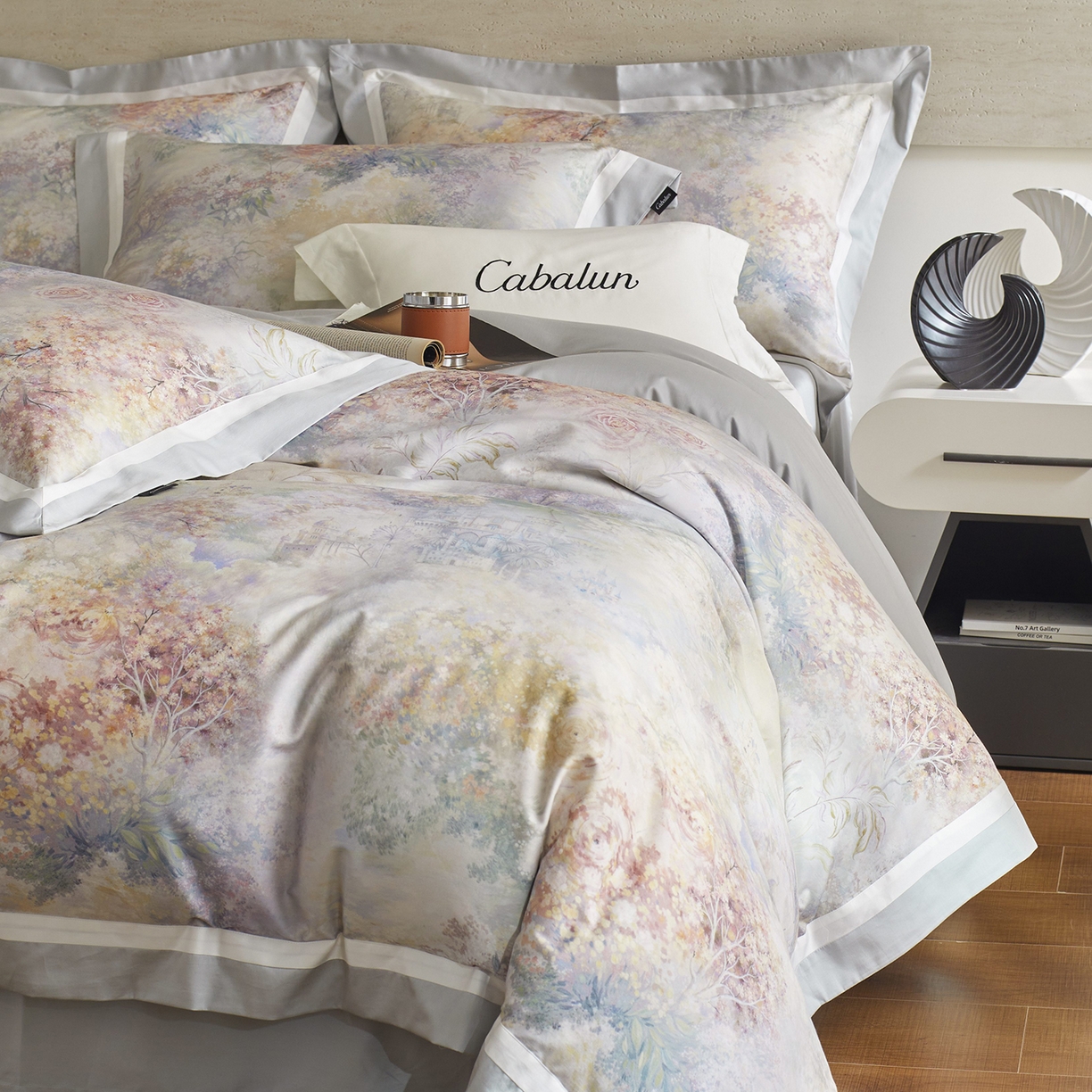 91家纺网 家纺一手货源 找家纺 卡巴伦家纺 2025新款50S超细旦全棉数码印花款四件套（控价298） 花镜-兰