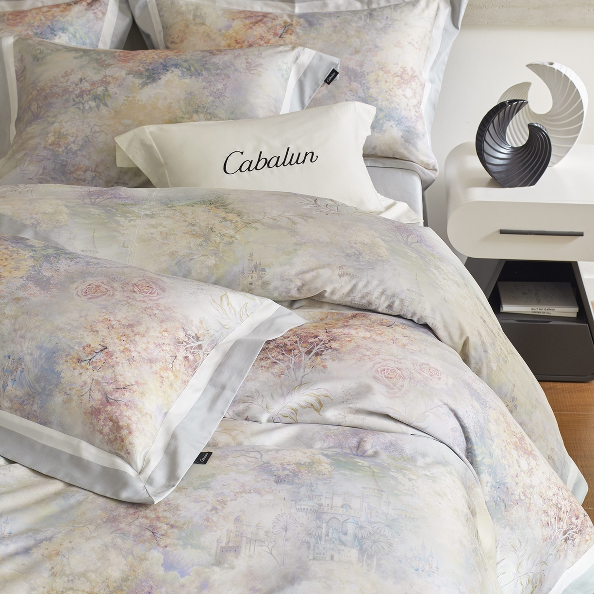 91家纺网 家纺一手货源 找家纺 卡巴伦家纺 2025新款50S超细旦全棉数码印花款四件套（控价298） 花镜-兰