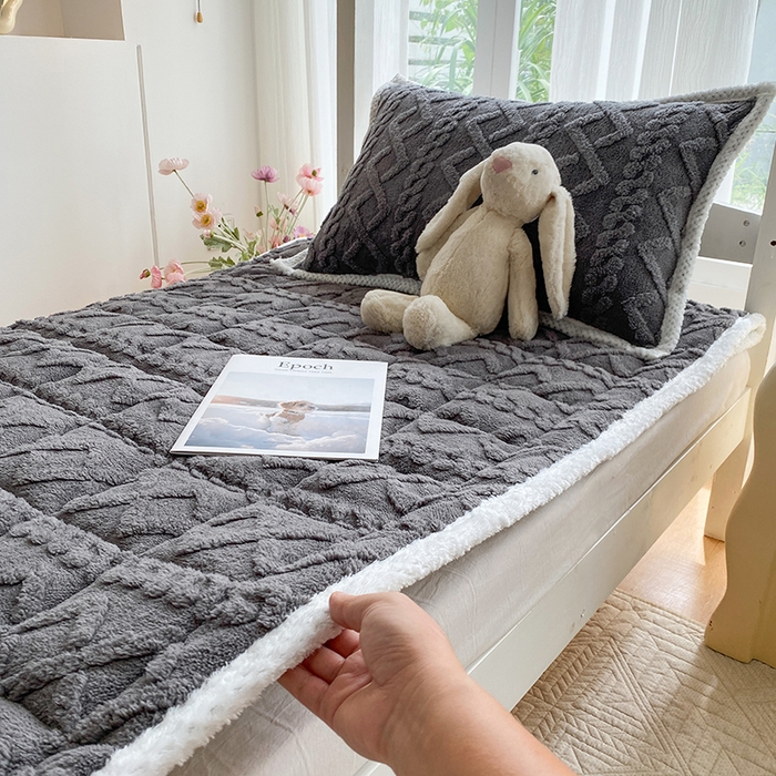 91家纺网 家纺一手货源 找家纺 （总）凌云家纺 2025新品学生宿舍牛奶绒床褥三件套加厚塔芙绒夹棉保暖