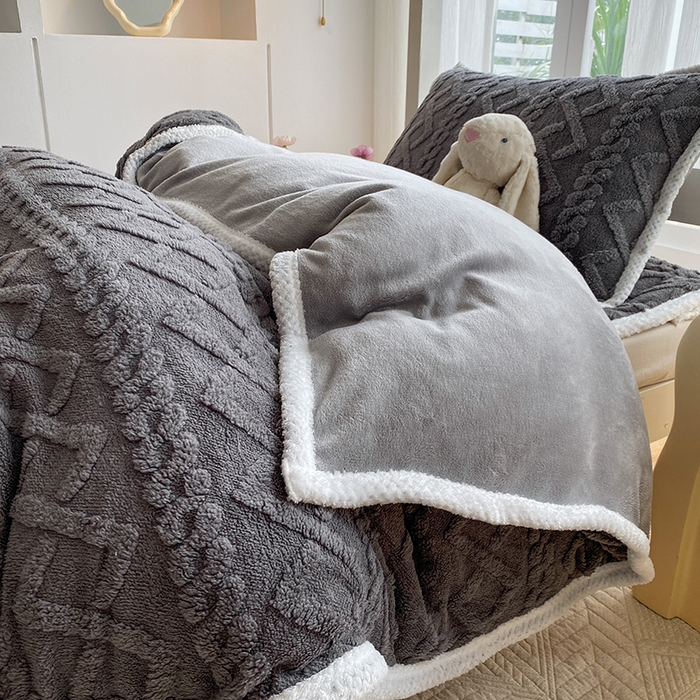 91家纺网 家纺一手货源 找家纺 （总）凌云家纺 2025新品学生宿舍牛奶绒床褥三件套加厚塔芙绒夹棉保暖