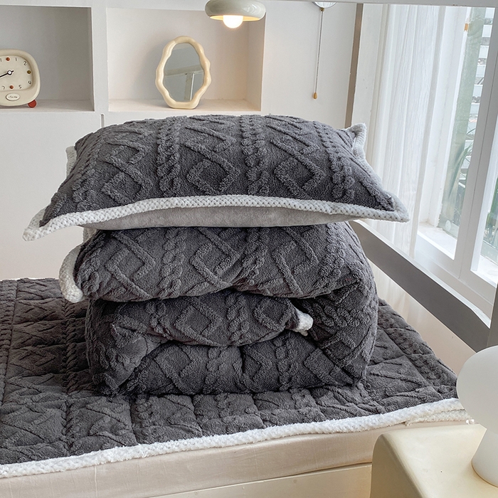 91家纺网 家纺一手货源 找家纺 （总）凌云家纺 2025新品学生宿舍牛奶绒床褥三件套加厚塔芙绒夹棉保暖