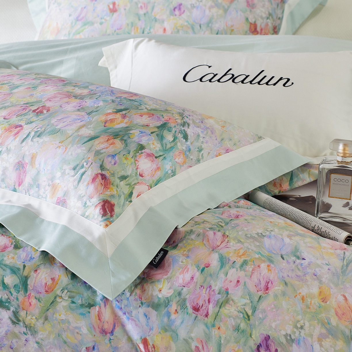 91家纺网 家纺一手货源 找家纺 卡巴伦家纺 2025新款50S超细旦全棉数码印花款四件套（控价298） 漫天花海-绿