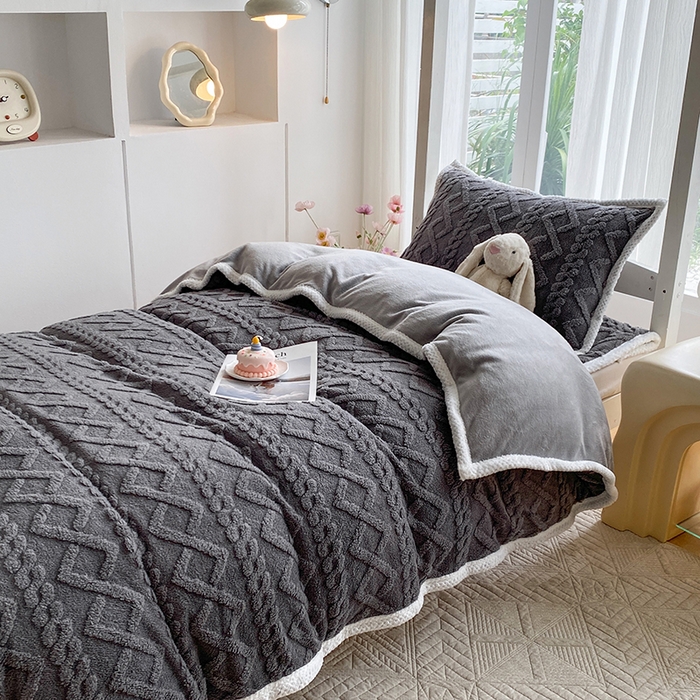 91家纺网 家纺一手货源 找家纺 凌云家纺 2025新品学生宿舍牛奶绒床褥三件套加厚塔芙绒夹棉保暖 古典灰