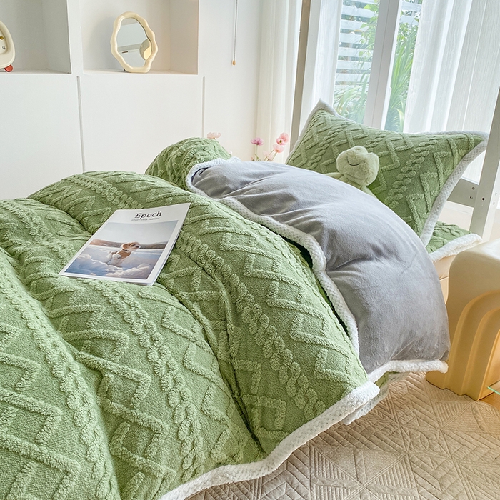 91家纺网 家纺一手货源 找家纺 凌云家纺 2025新品学生宿舍牛奶绒床褥三件套加厚塔芙绒夹棉保暖 茶绿色