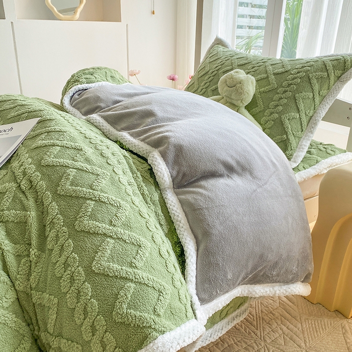 91家纺网 家纺一手货源 找家纺 凌云家纺 2025新品学生宿舍牛奶绒床褥三件套加厚塔芙绒夹棉保暖 茶绿色