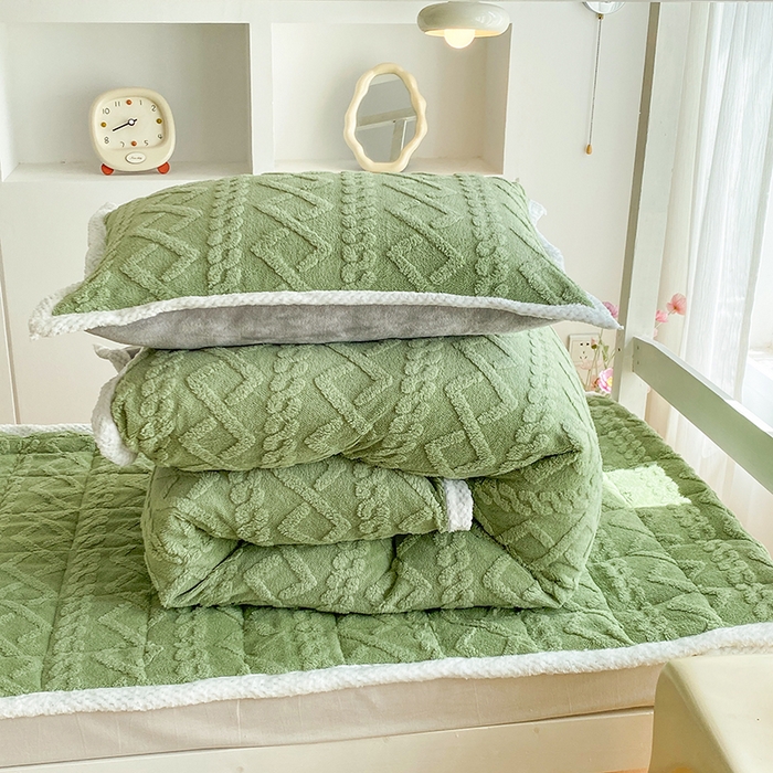 91家纺网 家纺一手货源 找家纺 凌云家纺 2025新品学生宿舍牛奶绒床褥三件套加厚塔芙绒夹棉保暖 茶绿色