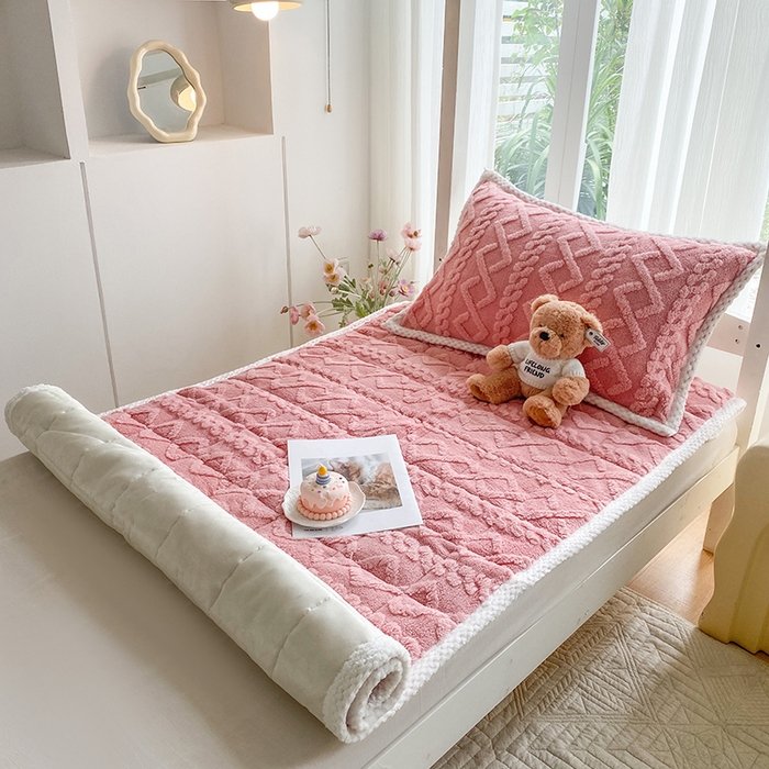 91家纺网 家纺一手货源 找家纺 凌云家纺 2025新品学生宿舍牛奶绒床褥三件套加厚塔芙绒夹棉保暖 粉色