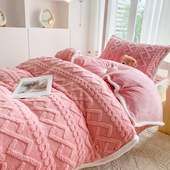 91家纺网 家纺一手货源 找家纺 凌云家纺 2025新品学生宿舍牛奶绒床褥三件套加厚塔芙绒夹棉保暖 粉色