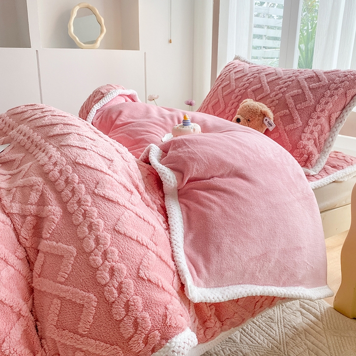 91家纺网 家纺一手货源 找家纺 凌云家纺 2025新品学生宿舍牛奶绒床褥三件套加厚塔芙绒夹棉保暖 粉色