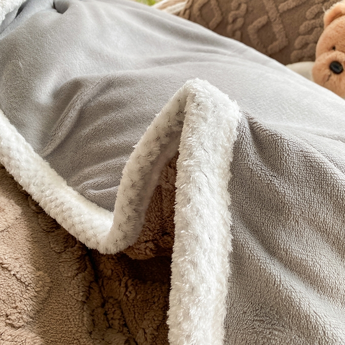 91家纺网 家纺一手货源 找家纺 凌云家纺 2025新品学生宿舍牛奶绒床褥三件套加厚塔芙绒夹棉保暖 卡其