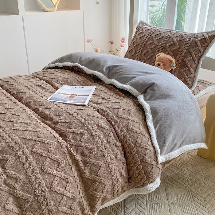 91家纺网 家纺一手货源 找家纺 凌云家纺 2025新品学生宿舍牛奶绒床褥三件套加厚塔芙绒夹棉保暖 卡其