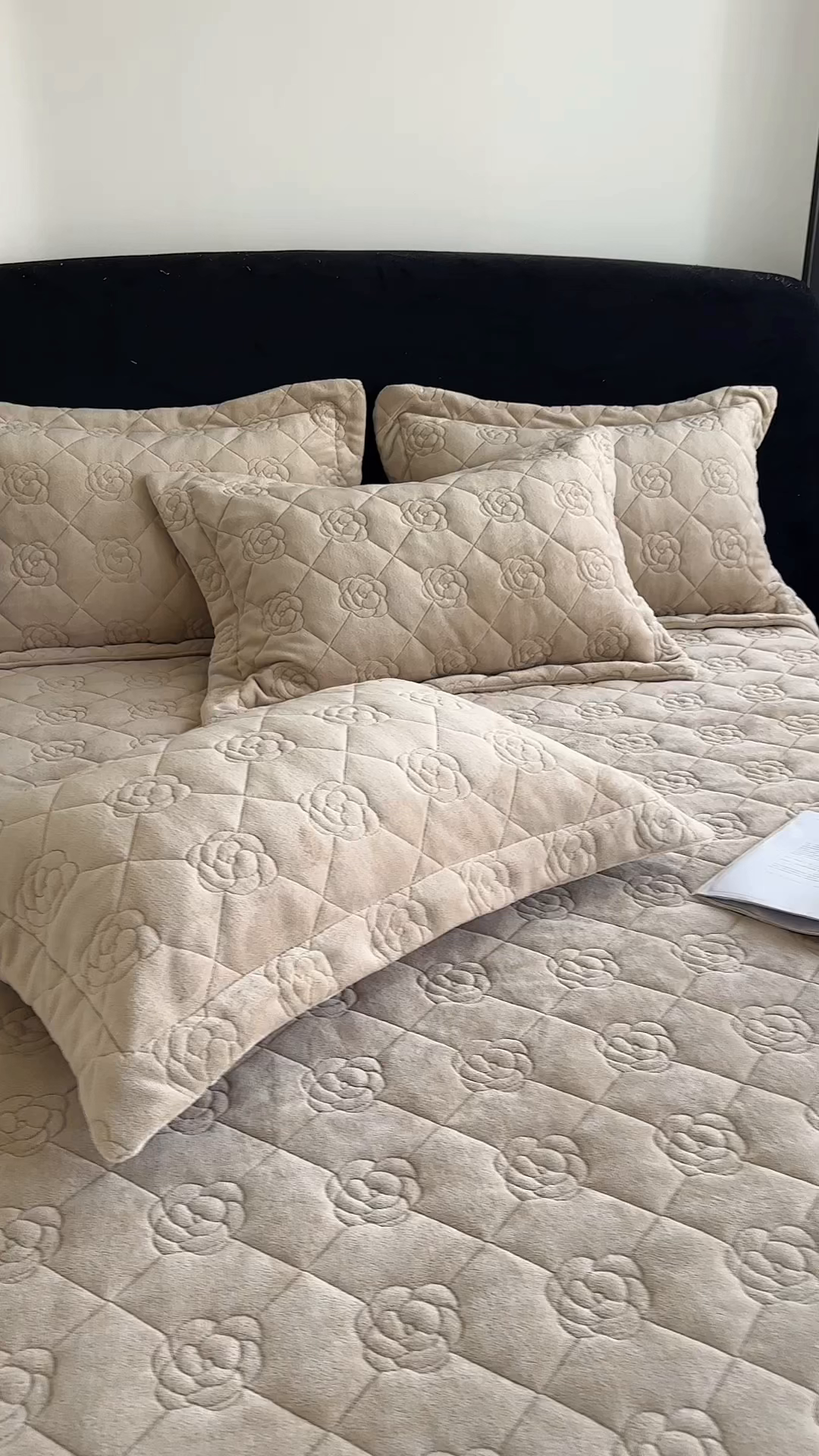 91家纺网 家纺一手货源 找家纺 7V 2025新款牛奶绒床笠 浅驼