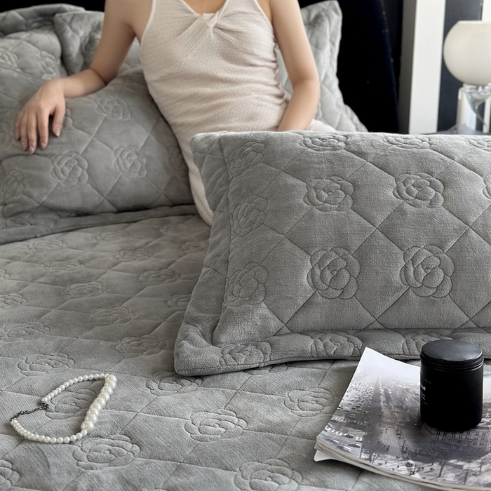 91家纺网 家纺一手货源 找家纺 7V 2025新款牛奶绒床笠 浅灰