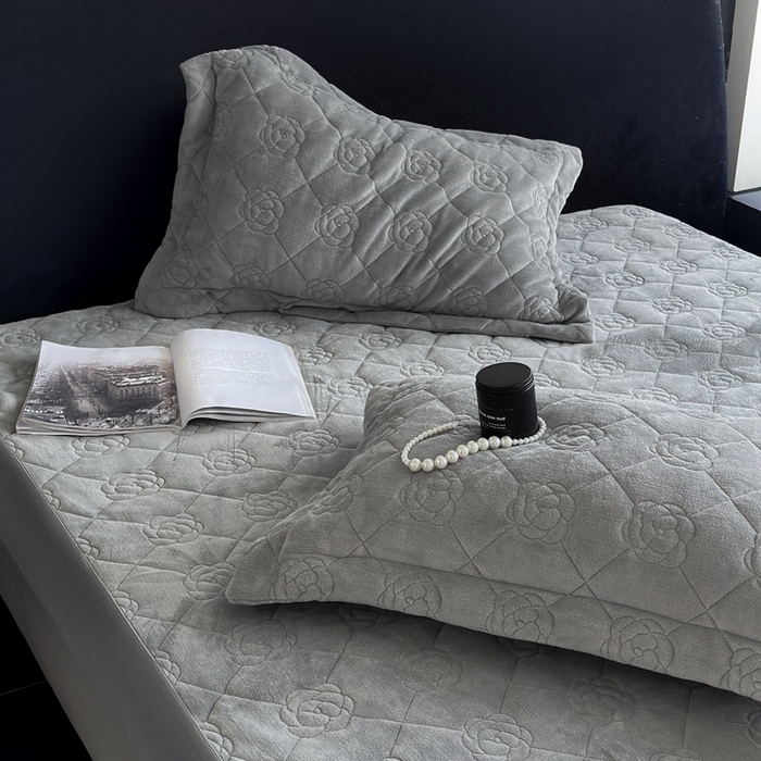 91家纺网 家纺一手货源 找家纺 7V 2025新款牛奶绒床笠 浅灰