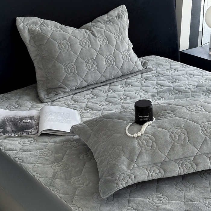 91家纺网 家纺一手货源 找家纺 7V 2025新款牛奶绒床笠 浅灰