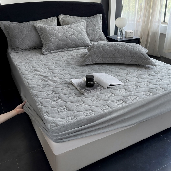 91家纺网 家纺一手货源 找家纺 7V 2025新款牛奶绒床笠 浅灰