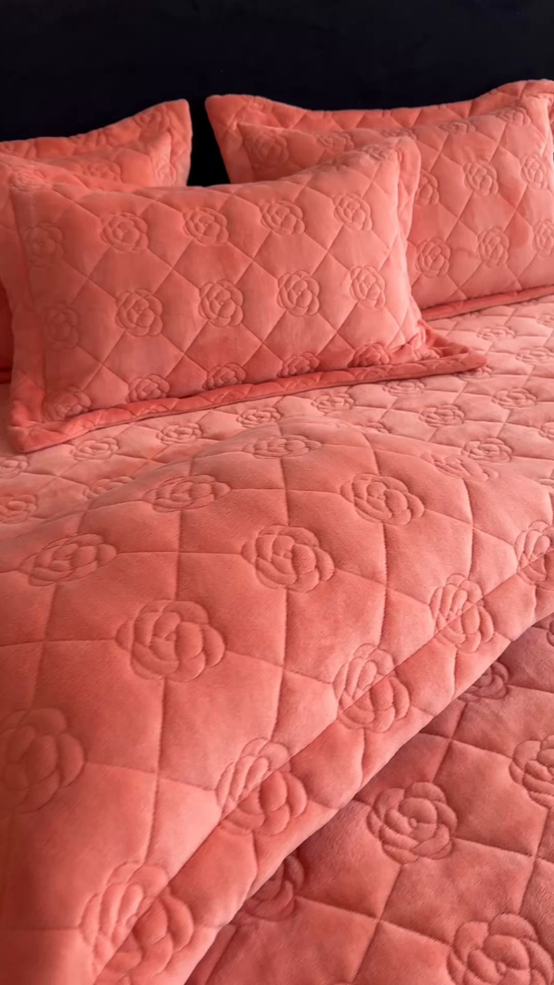 91家纺网 家纺一手货源 找家纺 7V 2025新款牛奶绒床笠 灰绿