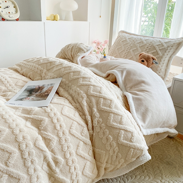 91家纺网 家纺一手货源 找家纺 凌云家纺 2025新品学生宿舍牛奶绒床褥三件套加厚塔芙绒夹棉保暖 米杏